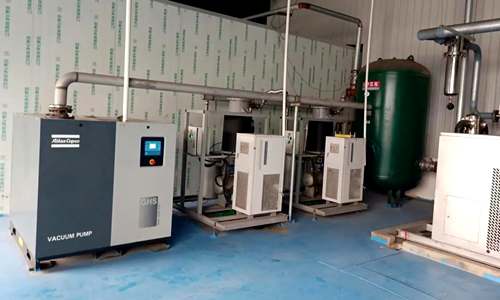 改造后的客户现场图：GHS1600 VSD⁺变频油润滑螺杆真空泵